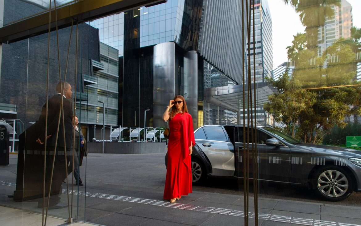 sai-odete-roitman,-entra-arminda:-quem-e-a-vila-de-grazi-massafera-em-“tres-gracas”