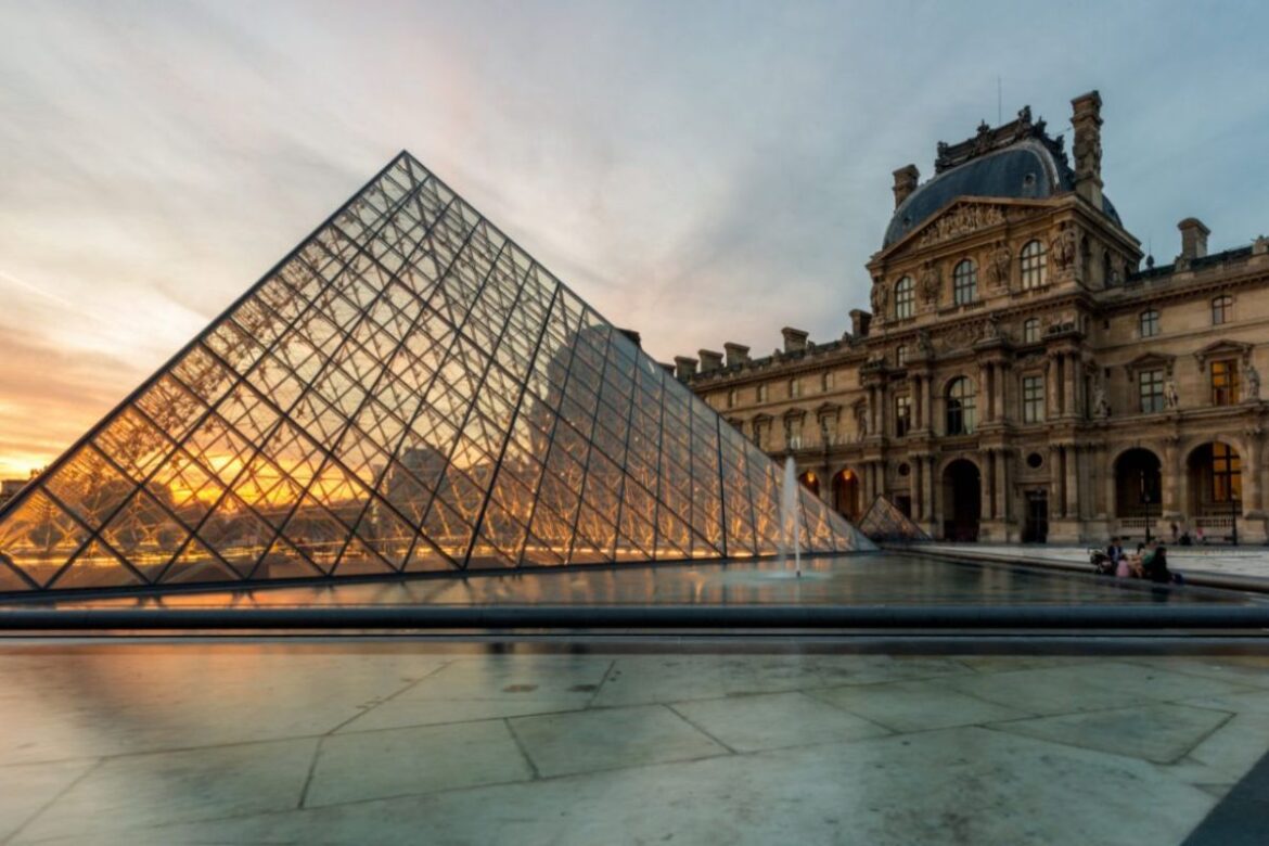 louvre:-ladroes-experientes-roubaram-joias-“inestimaveis”,-diz-governo
