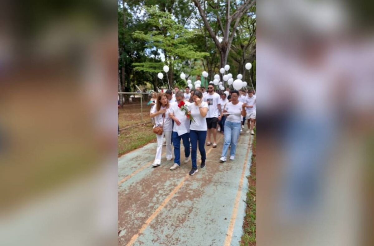 em-momento-de-comocao,-familiares-e-amigos-homenageiam-isaac-vilhena