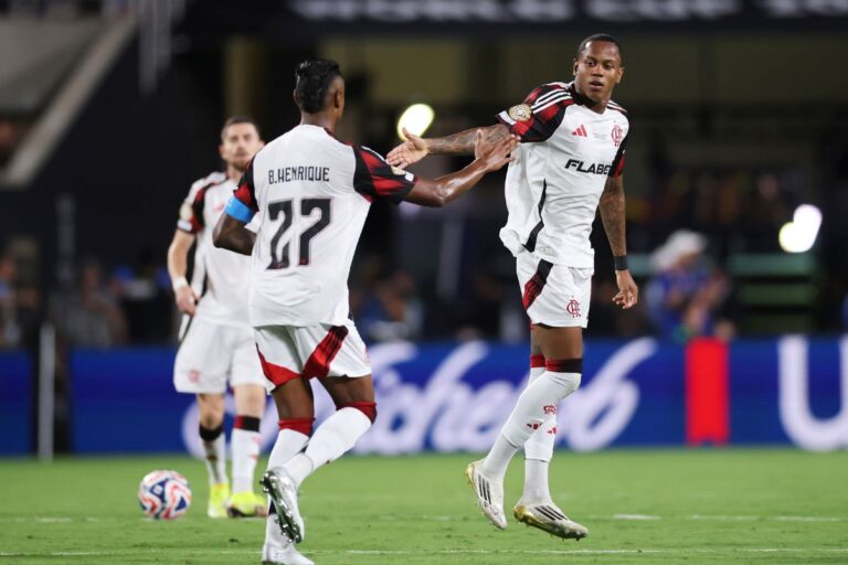 Jogador do Flamengo é flagrado em balada antes de jogo contra o Verdão