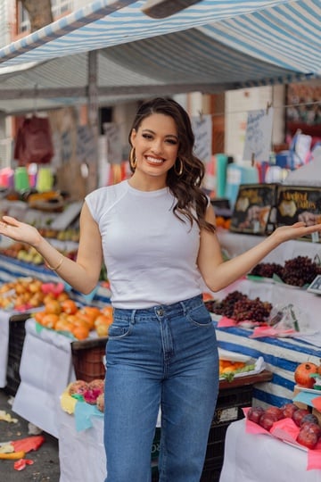 beatriz-reis-encarna-televisao-em-baile-de-halloween-e-projeta-nova-novela:-“vem-ai!”