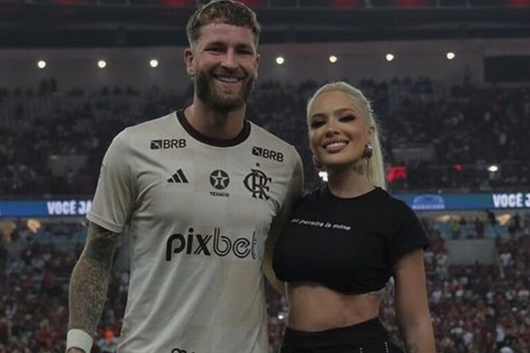 Karoline Lima assiste jogo do Flamengo após término com Léo Pereira
