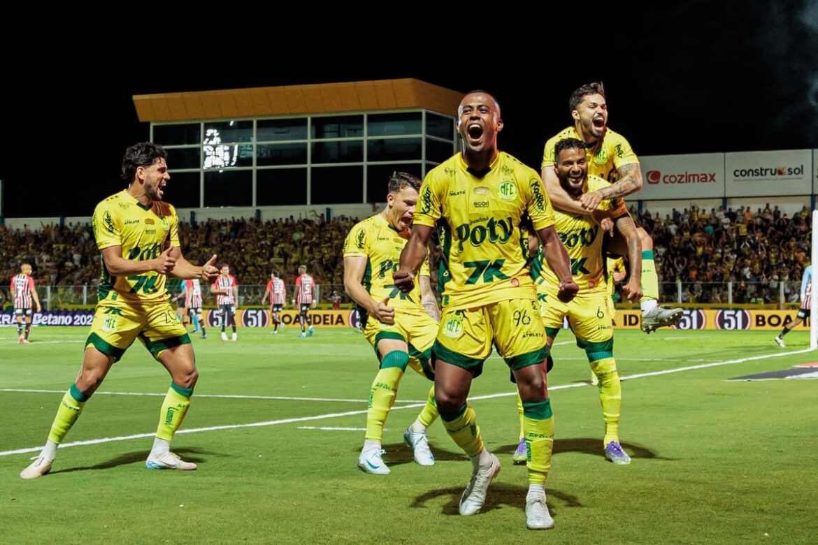 mirassol-marca-gol-relampago,-vence-sao-paulo-e-se-isola-no-g-4