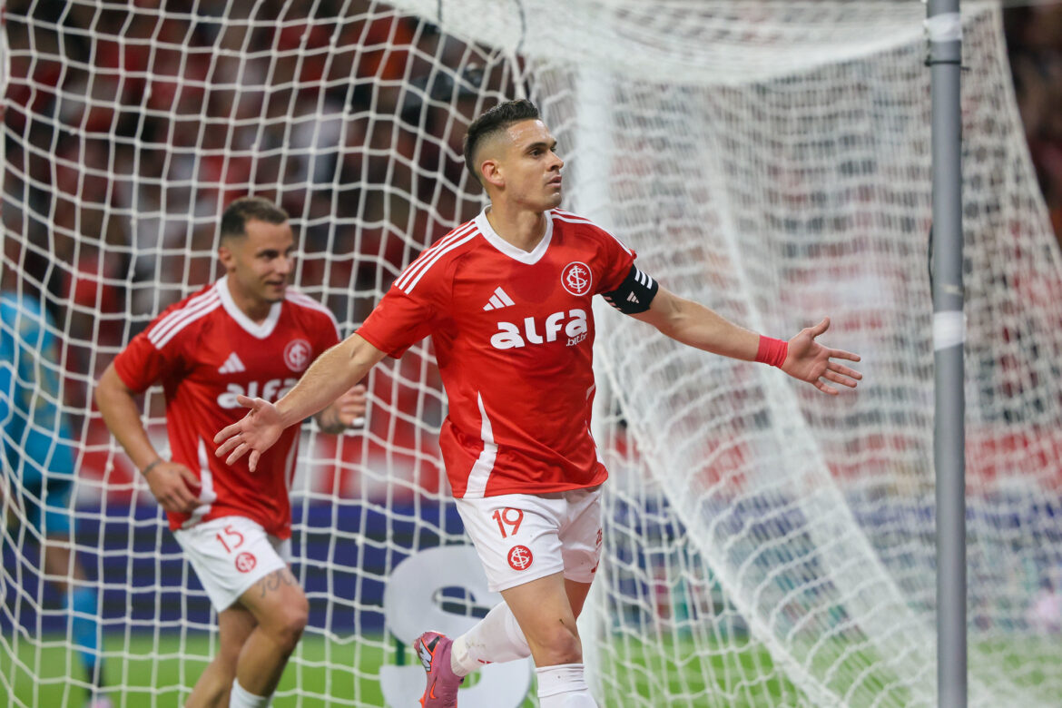 com-um-gol-em-cada-tempo,-internacional-vence-sport-no-beira-rio