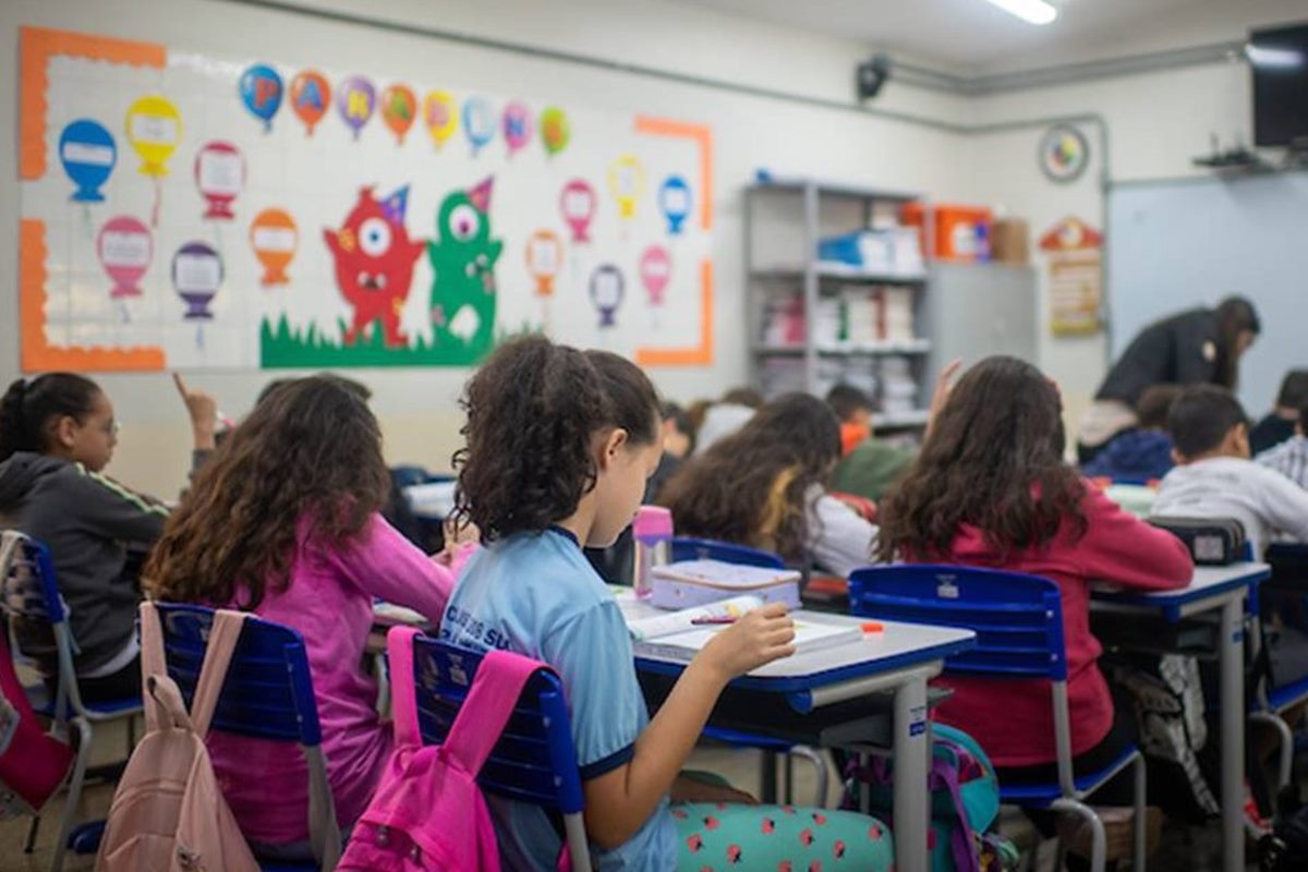 saiba-os-salarios-do-concurso-para-professor-com-10-mil-vagas-no-df