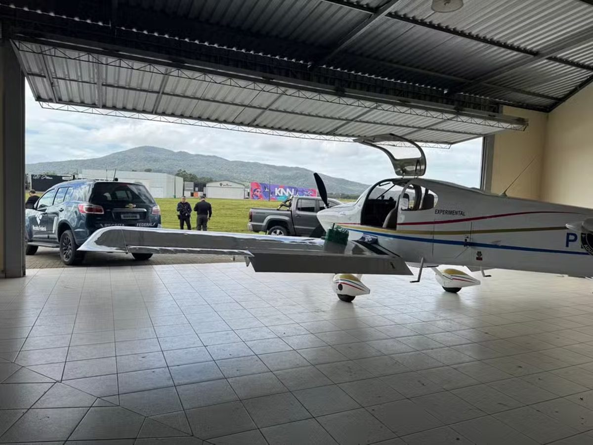 piloto-e-ajudante-sao-presos-com-571-iphones-avaliados-em-r$-3-milhoes