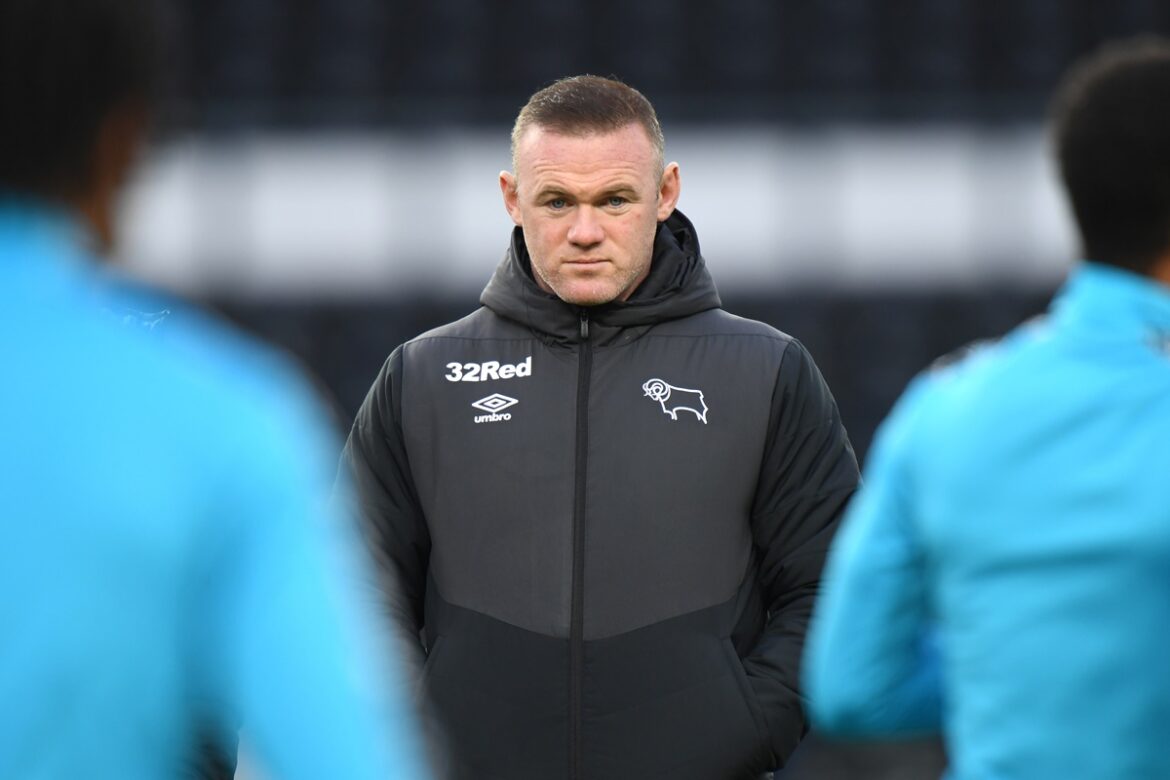 wayne-rooney-alfineta-novo-atacante-do-liverpool:-“nao-esta-pronto”