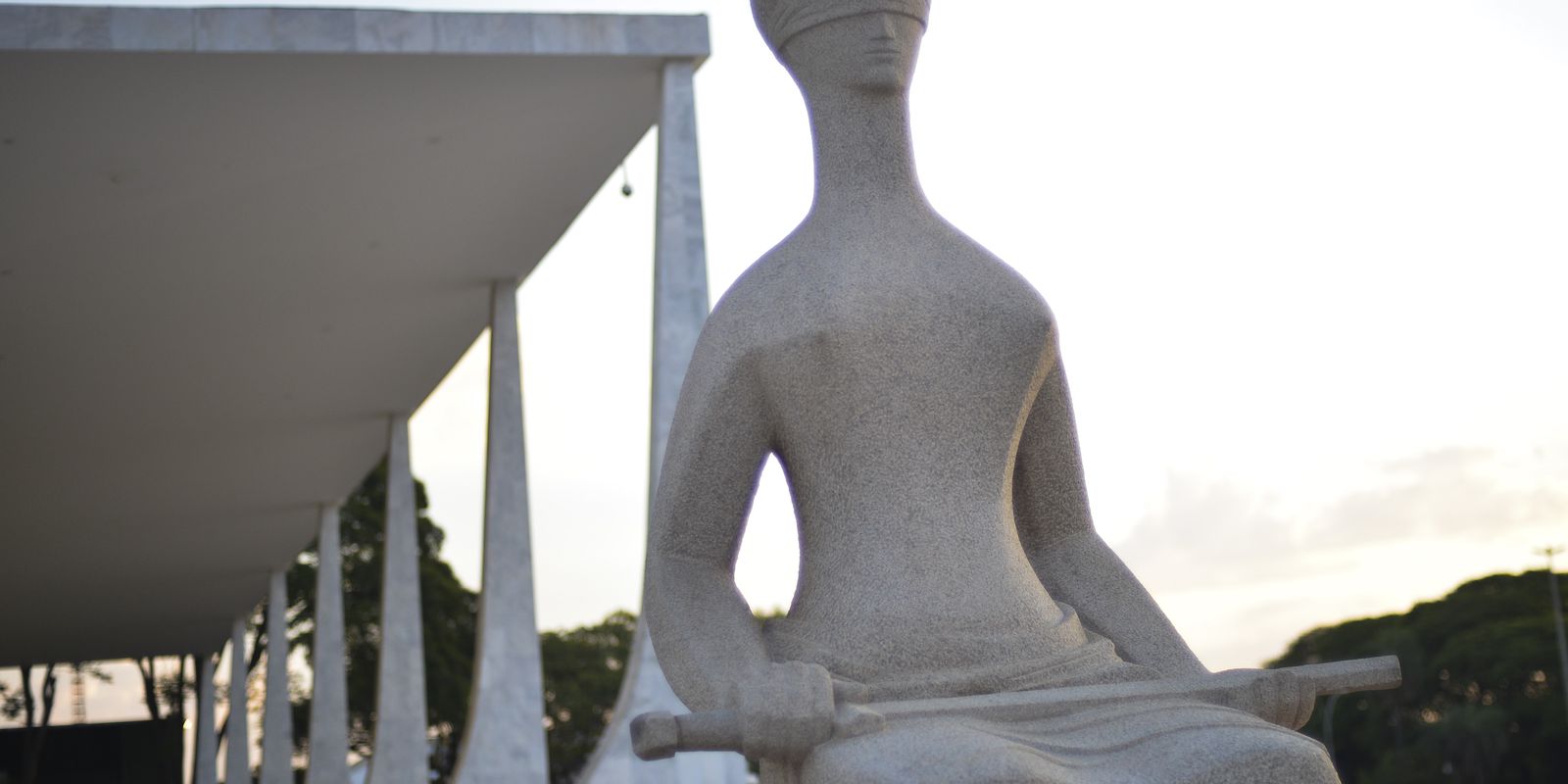 stf-derruba-decisao-de-barroso-que-autoriza-enfermeiros-a-fazer-aborto