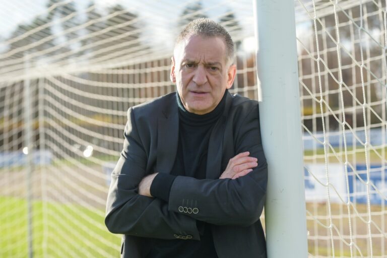 Ex-City revela ter perdido fortuna e hoje depende de benefício social