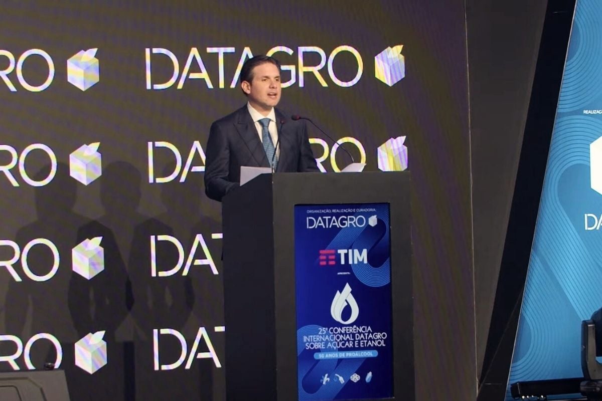 hugo-motta-propoe-elevar-mistura-de-etanol-na-gasolina-para-35%