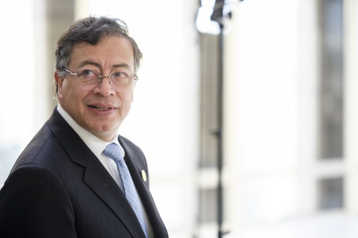 petro-suspende-tratado-comercial-com-os-eua:-“isso-nos-deixa-livres”