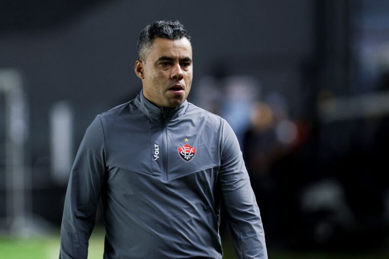 Jair Ventura exalta resultado e revela pacto com jogadores do Vitória