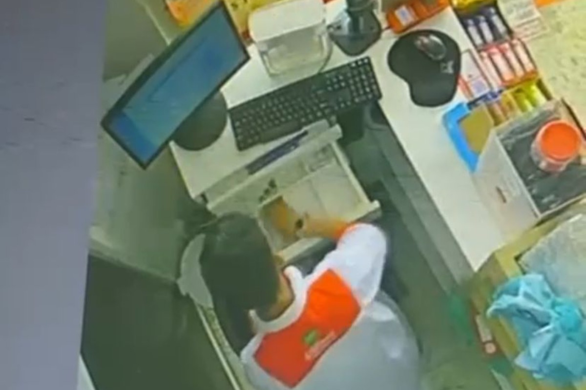 funcionario-furta-r$-5-mil-de-farmacia-onde-trabalha-no-df;-assista