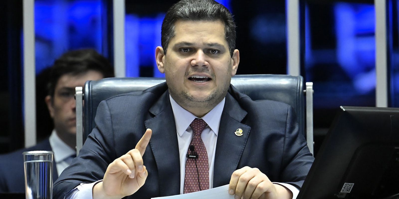 Senado adia votação de lei que tira resposta a tarifaço do teto fiscal