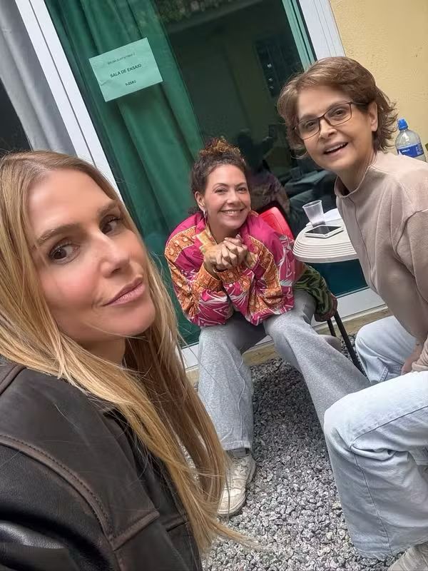 Deborah Secco abre álbum de bastidores de “Bruna Surfistinha 2”