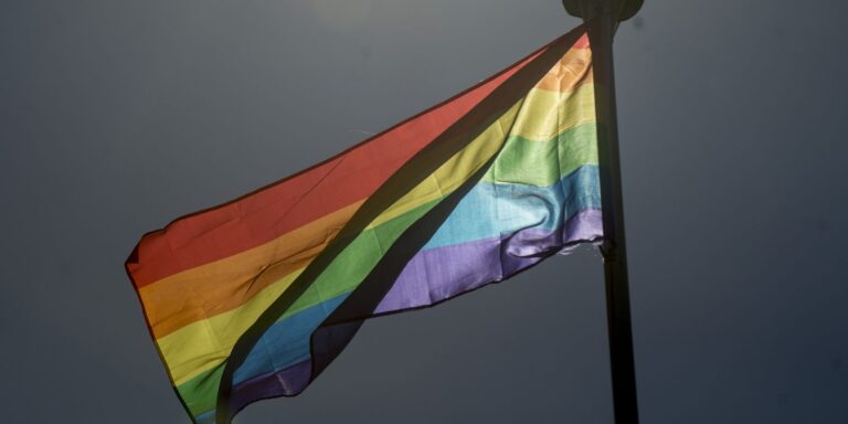MP instaura procedimento para combater bullying contra alunos LGBTQIA+