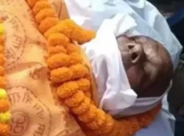 Ex-militar de 74 anos finge a própria morte para ver quem iria ao seu enterro na Índia