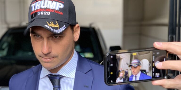 Moraes diz que Eduardo Bolsonaro cria dificuldades para ser notificado