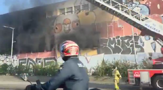 incendio-atinge-barracoes-de-escolas-de-samba-na-zona-portuaria-do-rio-e-deixa-prejuizos