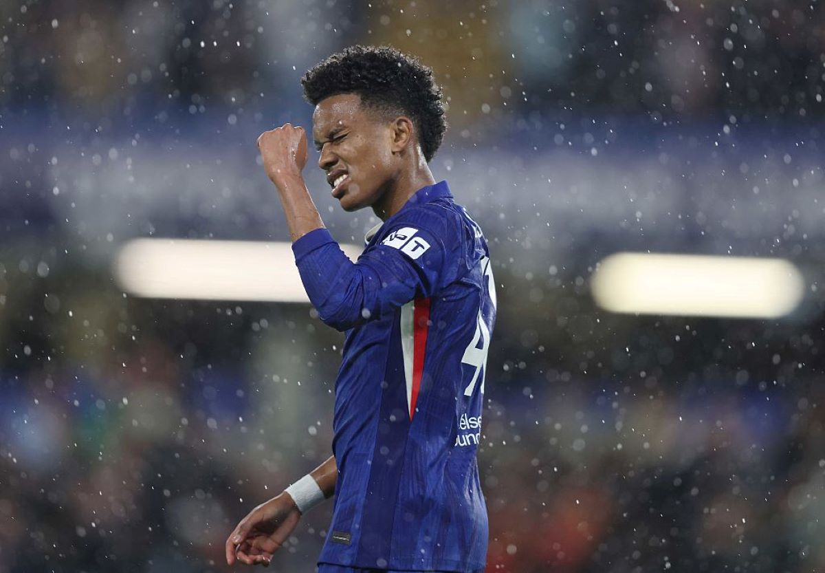 enzo-maresca-elogia-estevao-apos-gol-na-champions:-“jogador-especial”