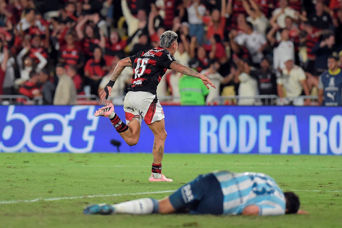 com-gol-no-fim,-flamengo-vence-racing-pela-semifinal-da-libertadores