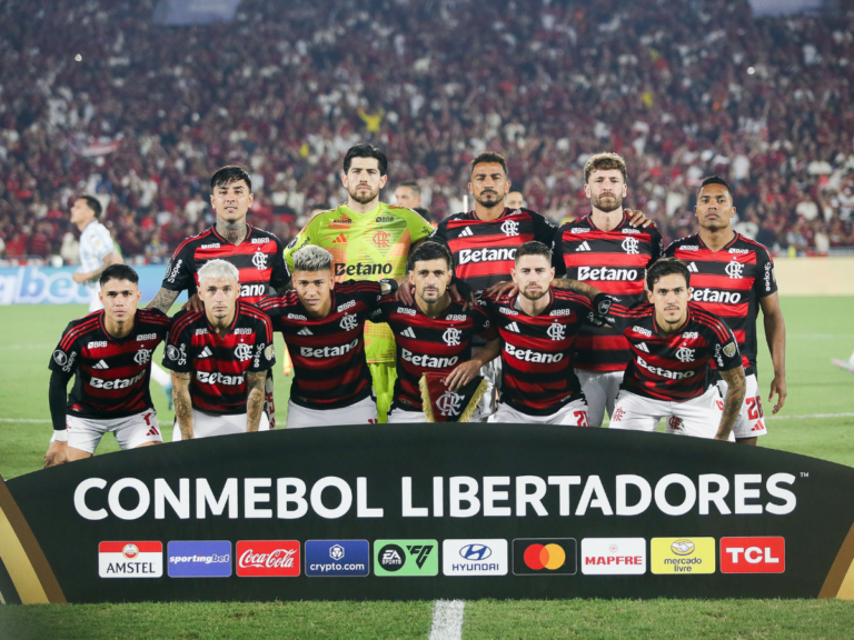 Flamengo marca no fim, vence Racing e abre vantagem na Libertadores