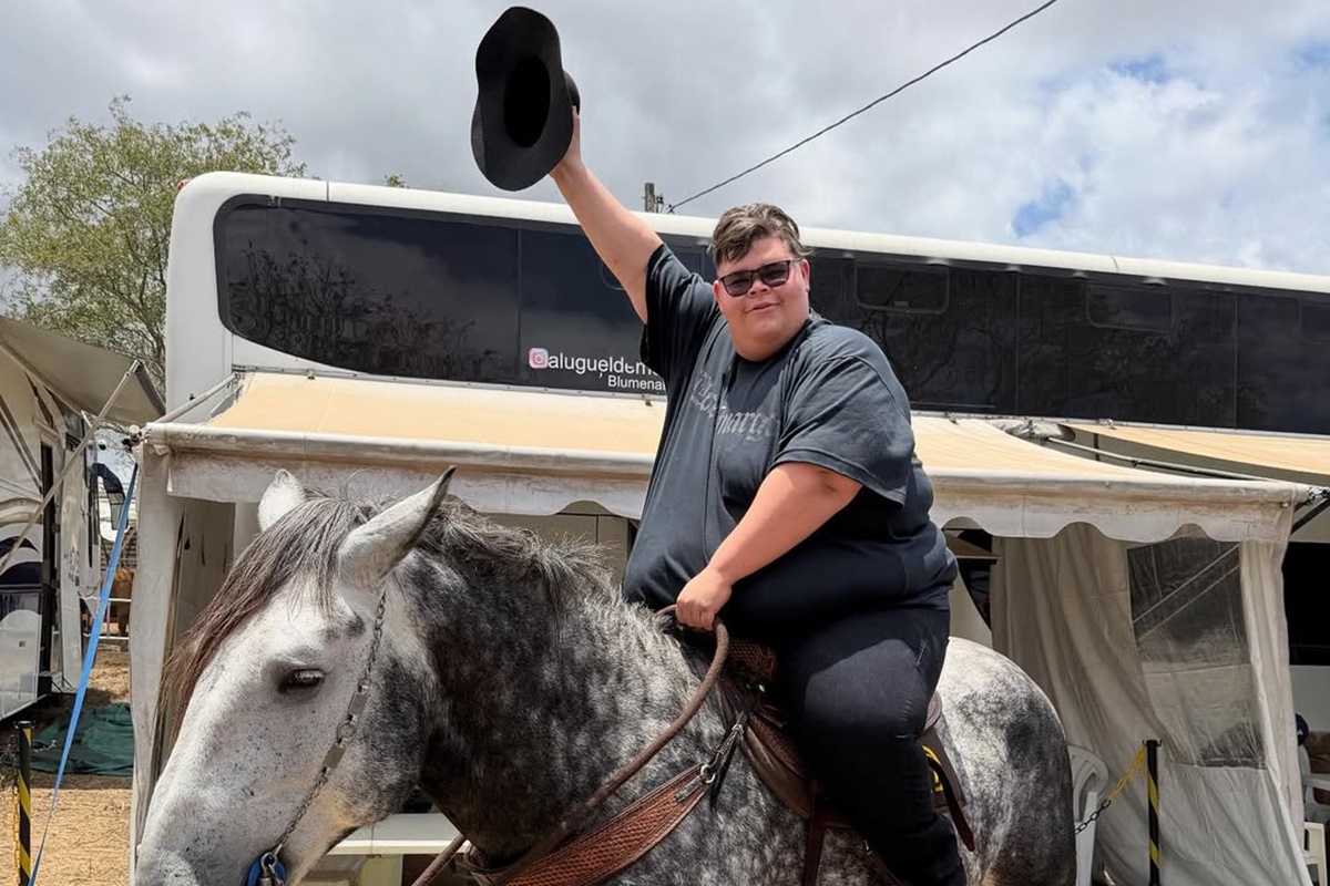 video:-gordao-da-xj-realiza-sonho-de-andar-a-cavalo-apos-perder-115-kg