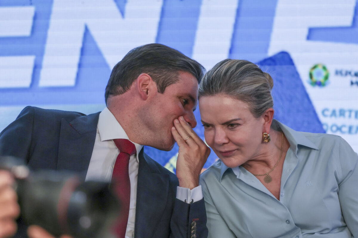 apos-pp,-gleisi-e-motta-renegociam-cargos-com-outros-tres-partidos