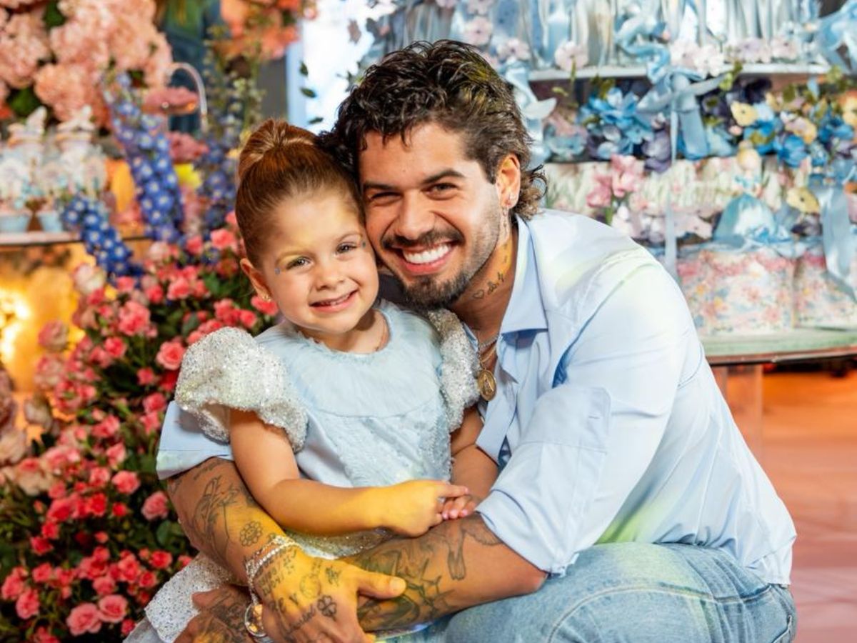 familia-inteira-reunida!-ze-felipe,-leonardo-e-poliana-comemoram-tres-anos-de-maria-flor