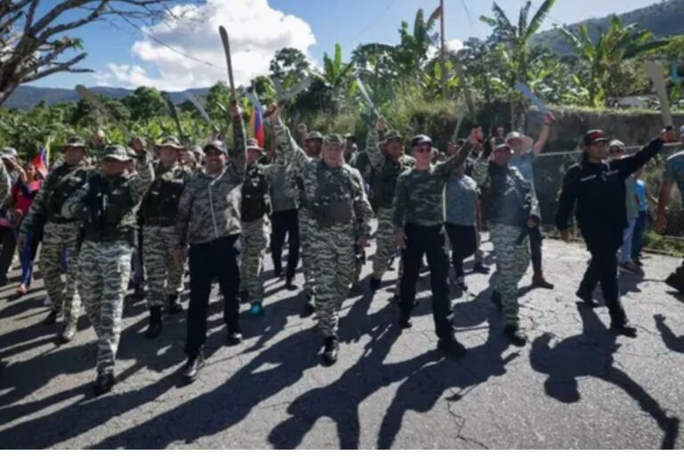 Venezuela realiza exercícios militares após ameaças dos EUA. Vídeo