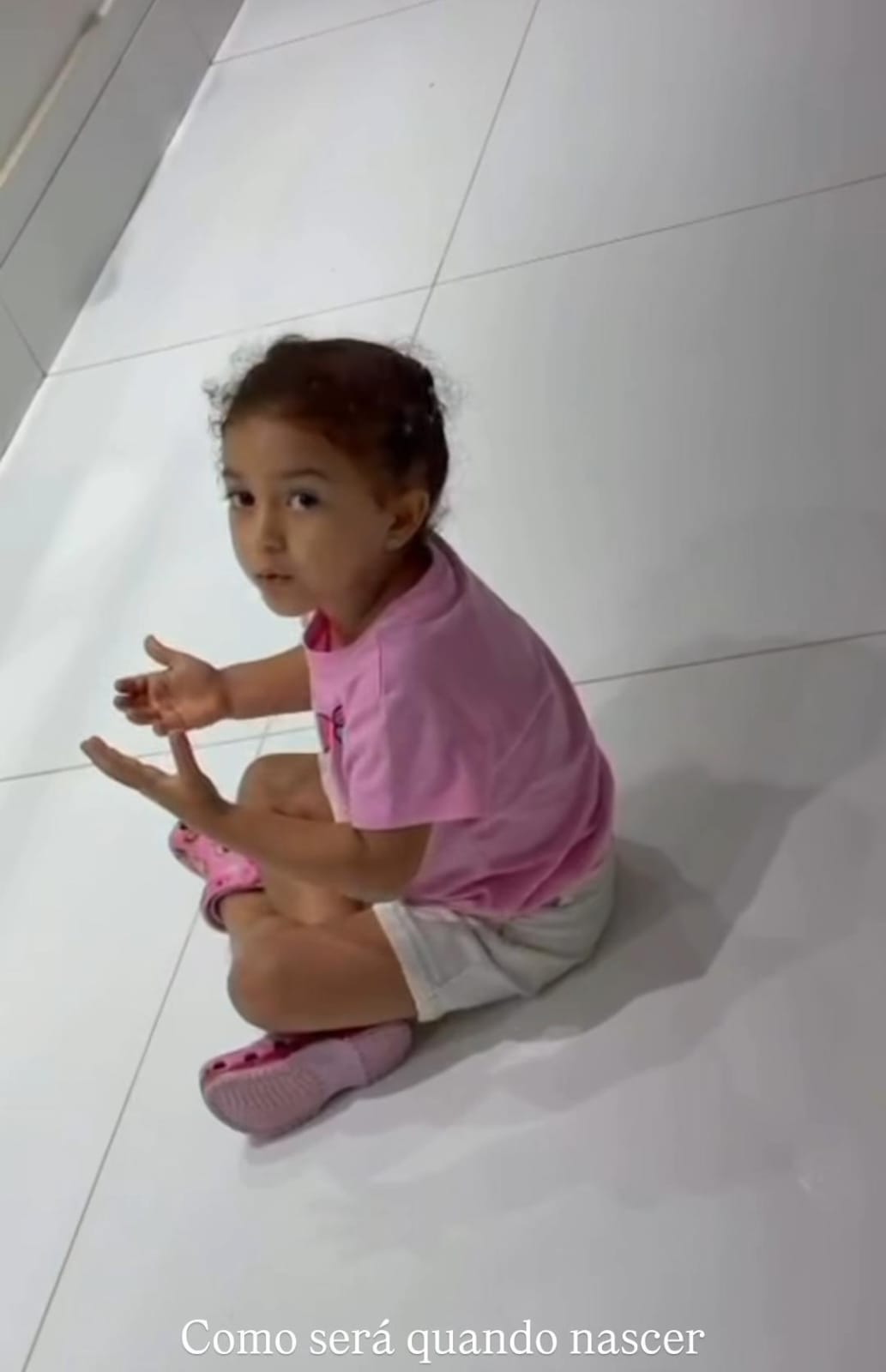 Filha de Lore Improta e Léo Santana ajuda a escolher nome do irmãozinho; veja quais são