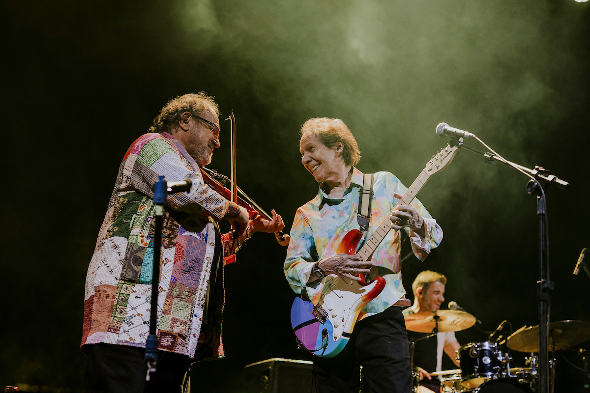 beto-guedes-e-sergio-hinds-celebram-a-mpb-em-shows-no-estilo-brasil