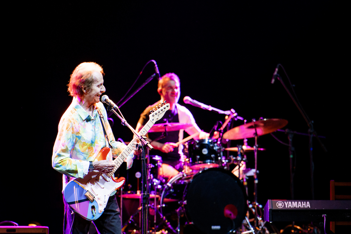 beto-guedes,-sergio-hinds-e-convidados-fazem-tributo-a-amizade