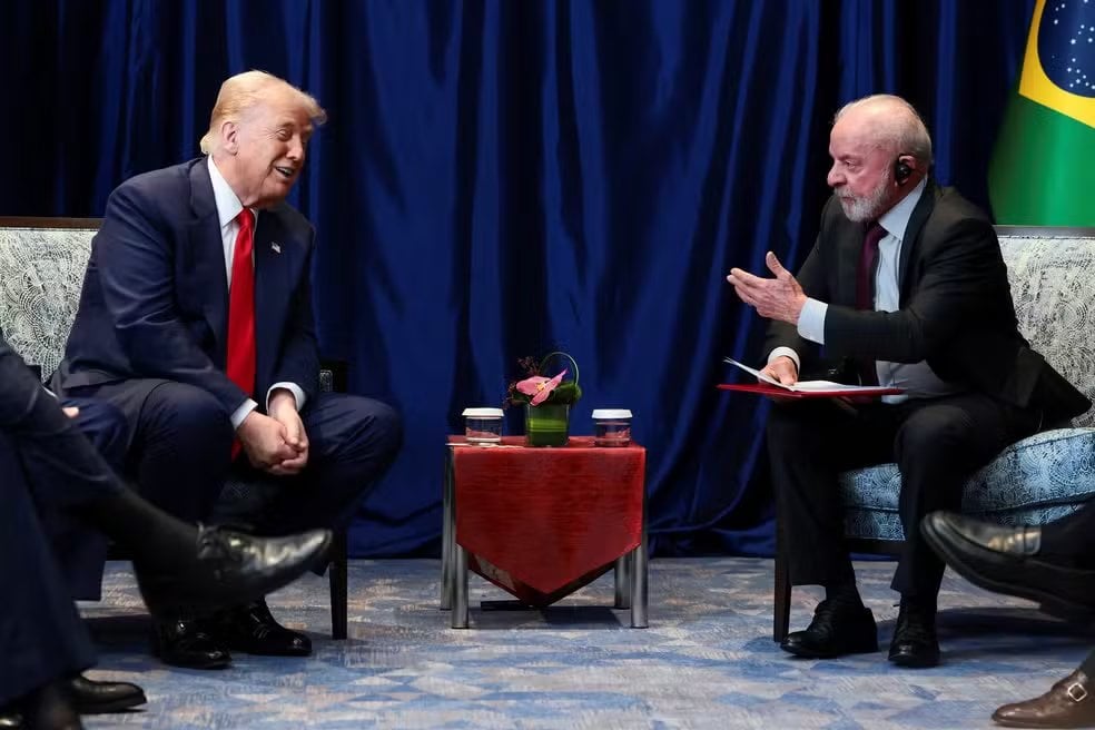 “Símbolo de sua derrota e pequenez”, diz Eduardo Bolsonaro sobre foto de Lula e Trump
