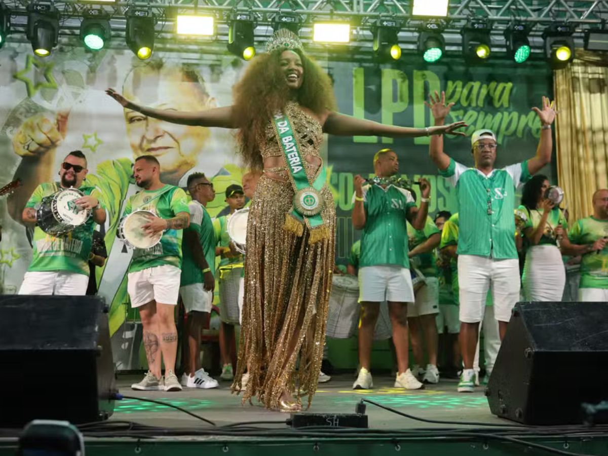 iza-celebra-coroacao-na-imperatriz-e-faz-confissao-sobre-maternidade:-“eu-quase-nao-amamentei”