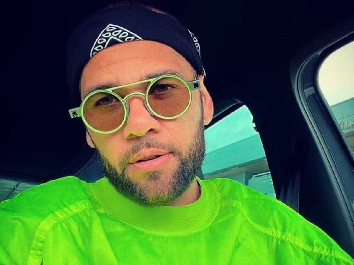 daniel-alves-prega-em-igreja-evangelica-apos-ser-absolvido-em-caso-de-estupro-na-espanha