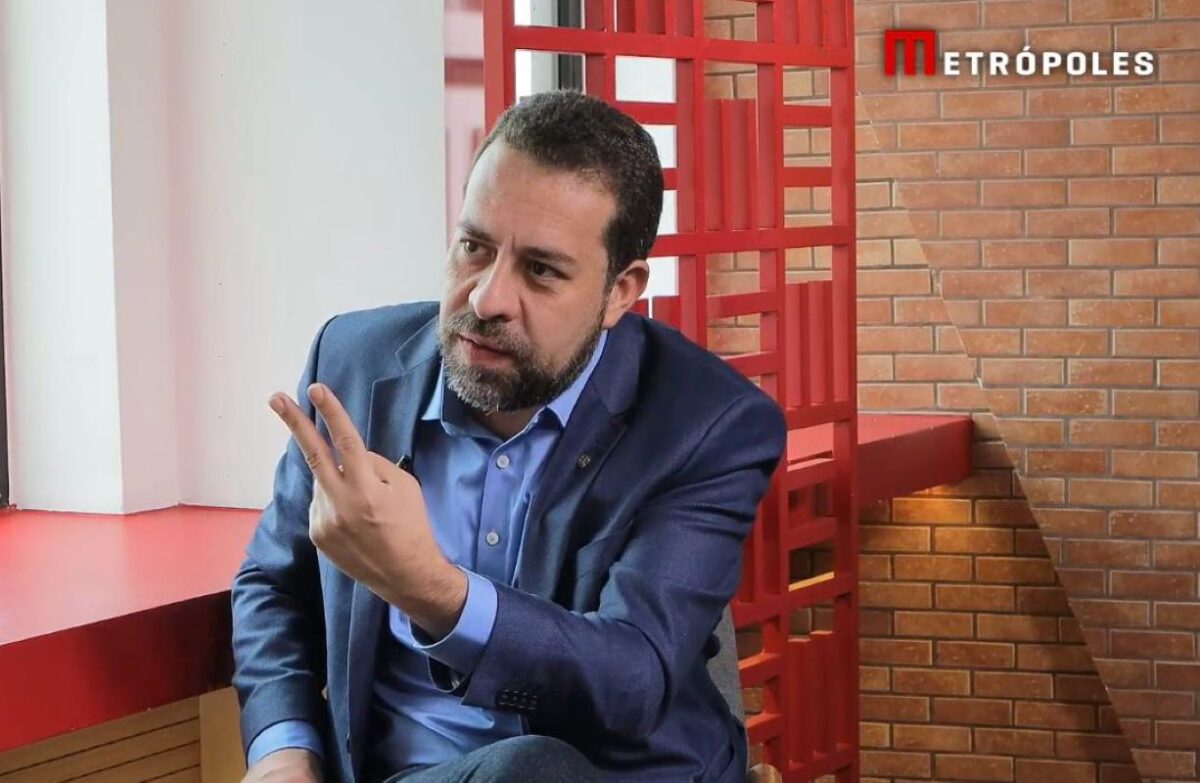 em-posse,-boulos-cita-megaoperacao-no-rio-e-pede-1-minuto-de-silencio