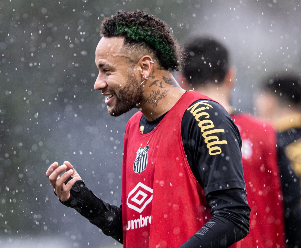 neymar-surge-em-treino-do-santos-com-novo-visual;-veja