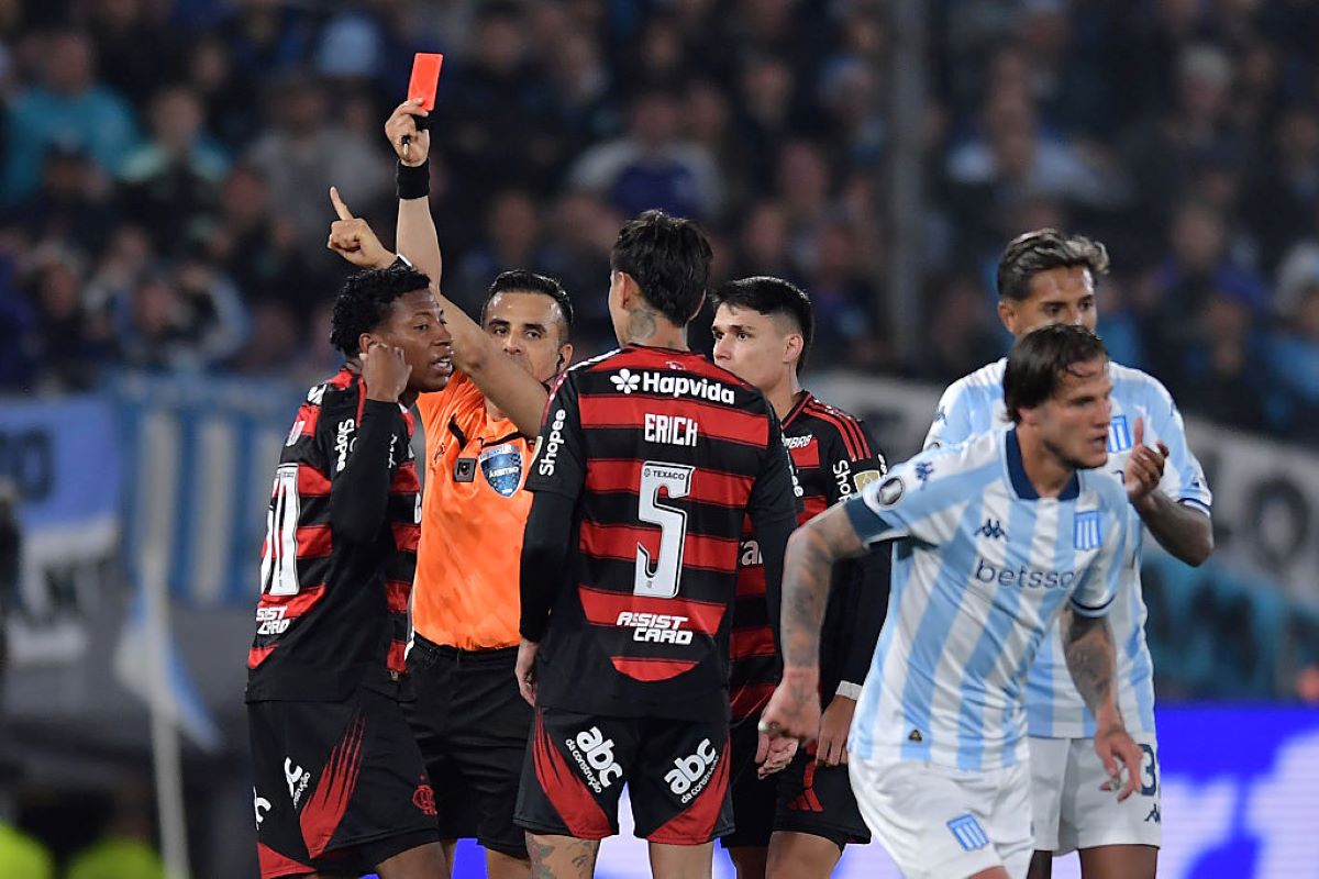 plata-e-expulso-na-semifinal-da-libertadores-e-web-se-revolta;-confira