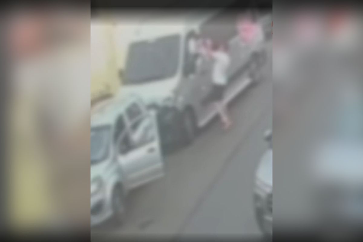 motoristas-trocam-socos-apos-discussao-sobre-vaga-em-frente-a-escola