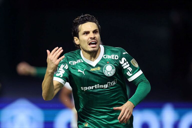 Palmeiras goleia LDU e garante vaga na final da Libertadores de 2025