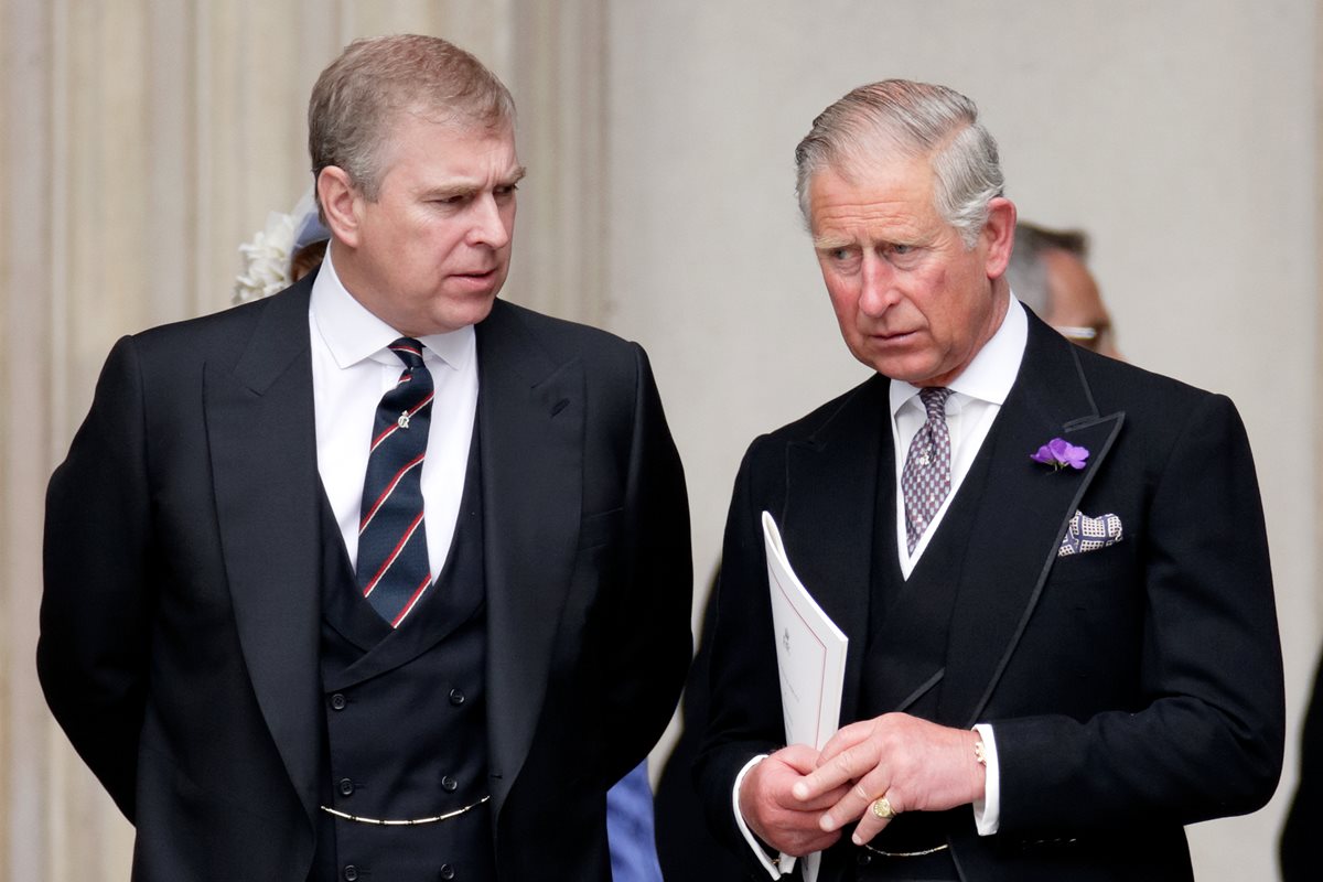 rei-charles-expulsa-o-irmao-andrew-de-mansao-de-31-quartos;-saiba-mais