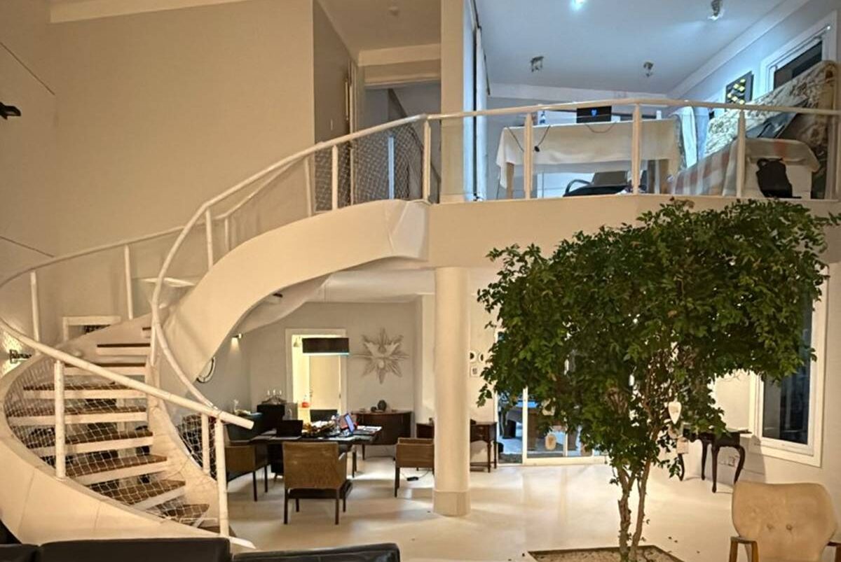 coworking-de-luxo:-veja-mansao-usada-por-quadrilha-para-aplicar-golpes