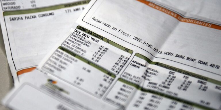 Aneel mantém bandeira para vermelha 1 na conta de luz em novembro Aneel mantém bandeira para vermelha 1 na conta de luz em novembro