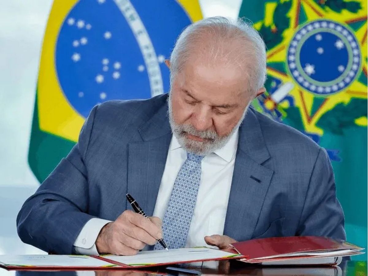lula-assina-o-pl-antifaccao,-que-segue-para-o-congresso