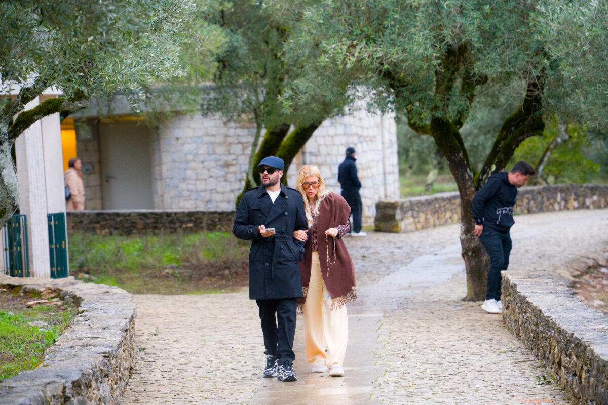 cristiano,-dupla-de-ze-neto,-celebra-sucesso-da-turne-em-portugal-visitando-santuario-de-fatima