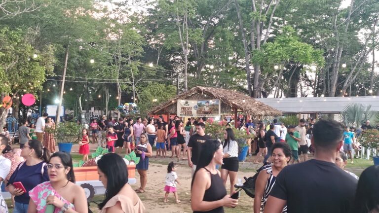 Público prestigia 2º dia do Festival da Macaxeira no Horto Florestal, em Rio Branco