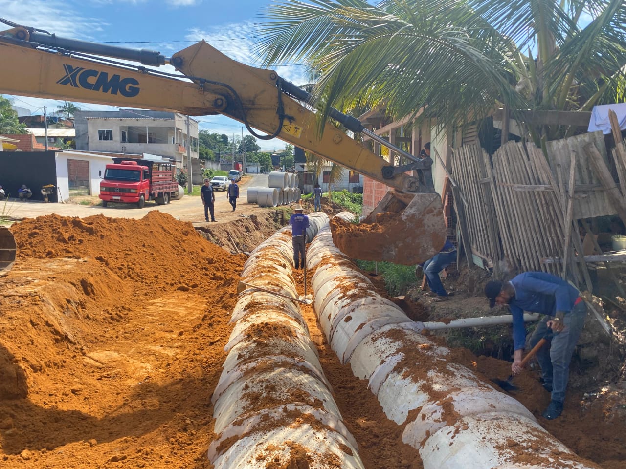 Três frentes de obras e serviços atuam em Cruzeiro do Sul nesta quarta-feira