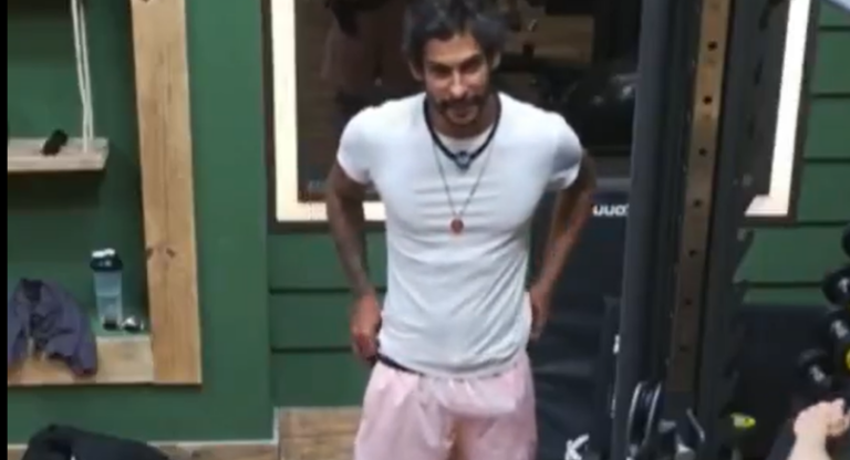 Participante da Fazenda chama atenção ao aparecer com volume no short; VEJA VÍDEO