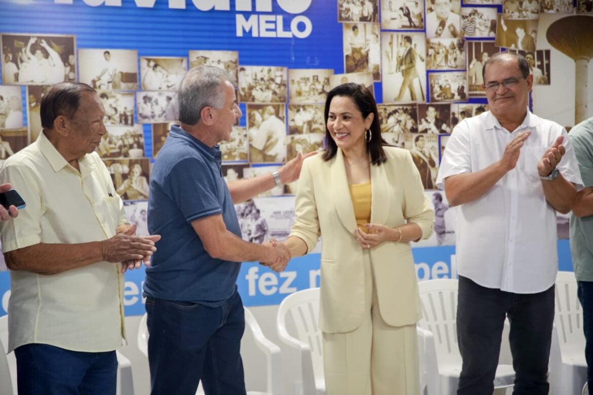 Mailza em encontro com medalhões do MDB, entre eles o presidente da sigla, Vagner Sales